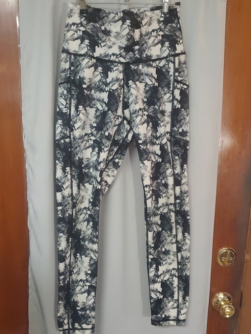 Abstract Print Ankle Leggings - Black & White